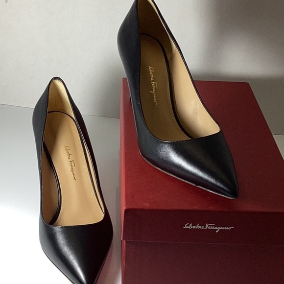 Salvatore Ferragamo Black Leather Women's Pumps - Picture 6 of 11